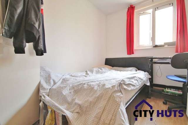 Terraced house to rent in Corporation Street, London N7