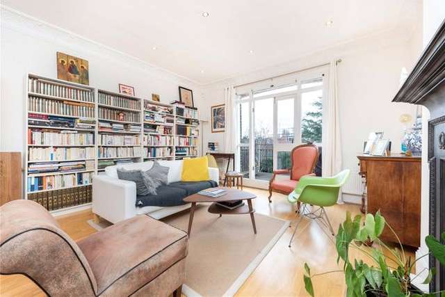 Maisonette to rent in Compayne Gardens, South Hampstead NW6