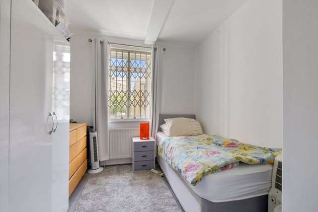 Flat for sale in Inverness Terrace, London W2