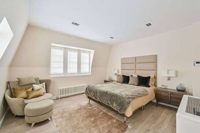 Terraced house to rent in Montpelier Place, Knightsbridge, London SW7