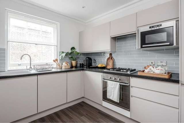 Flat to rent in Buckingham Palace Road, London SW1W