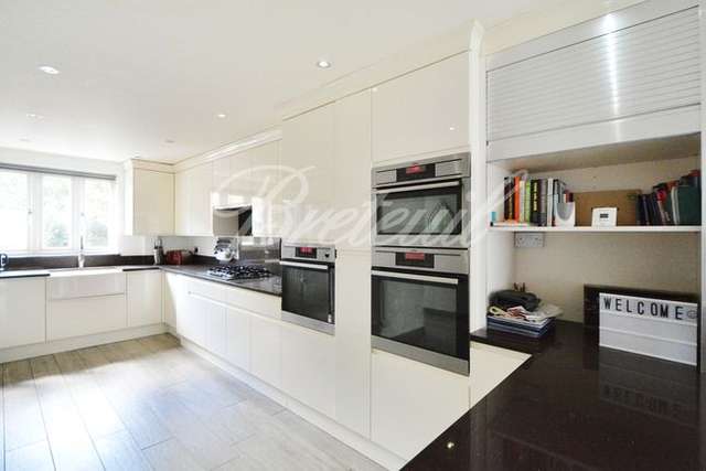 Terraced house to rent in Harwood Terrace, London SW6