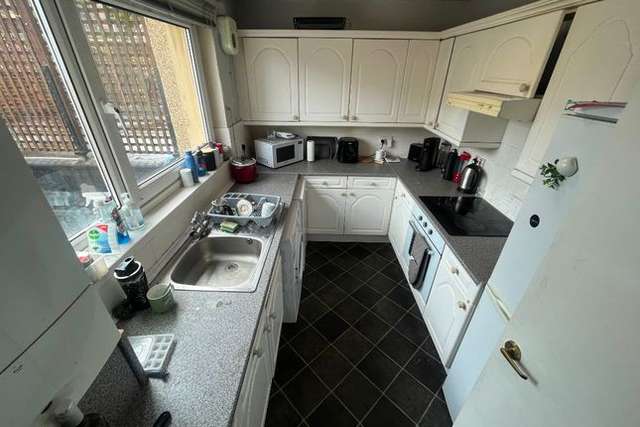 Maisonette to rent in Broomhill Drive, Broomhill, Glasgow G11