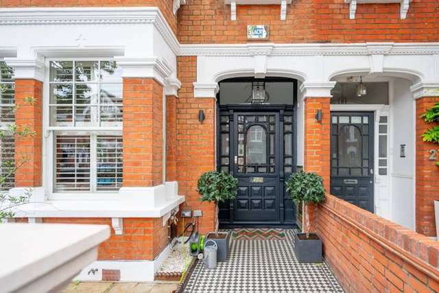 Terraced house to rent in Wavendon Avenue, Chiswick, London W4