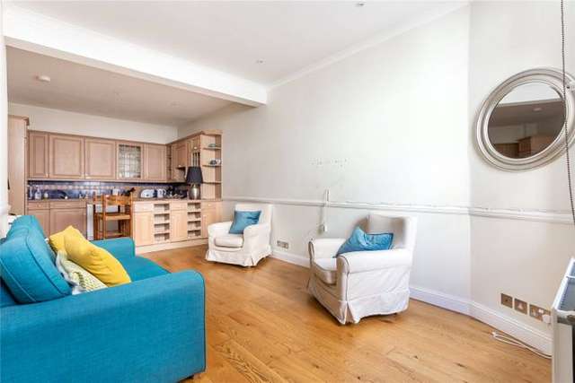 Mews house for sale in Redfield Mews, London SW5