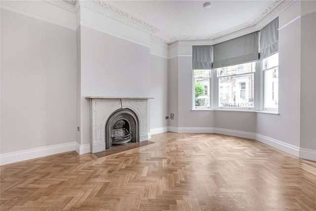 End terrace house to rent in Taybridge Road, Clapham Junction SW11