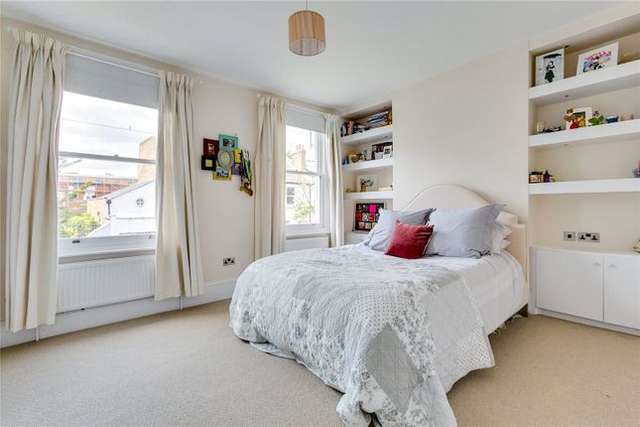 Terraced house to rent in Knivet Road, London SW6
