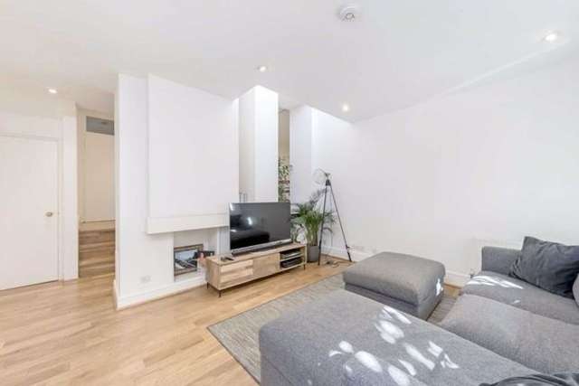 Terraced house to rent in St Johns Wood Terrace, St Johns Wood, London NW8