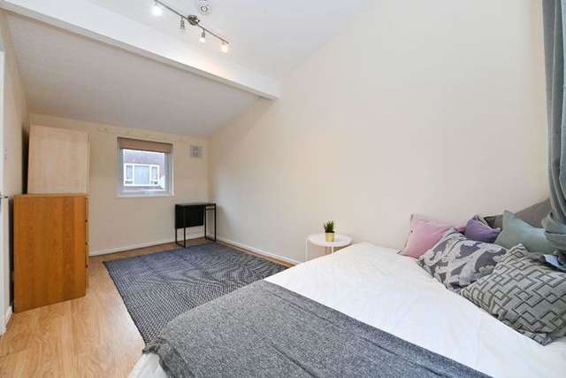 Terraced house to rent in Centurion Close, London N7