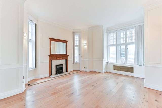 Maisonette for sale in Embankment Gardens, Chelsea, London SW3