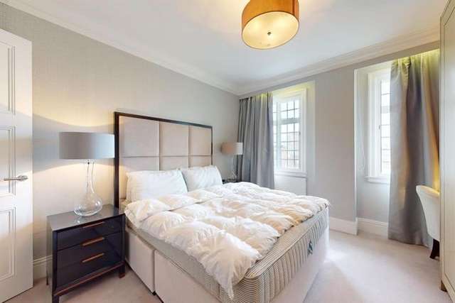 Flat for sale in Baker Street, London NW1