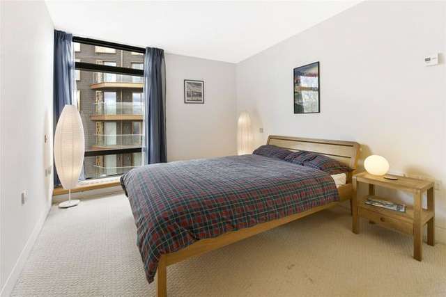 Flat to rent in Parliament View Apartments, 1 Albert Embankment SE1