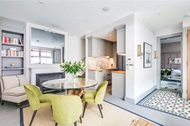 Mews house to rent in Old Manor Yard, London SW5