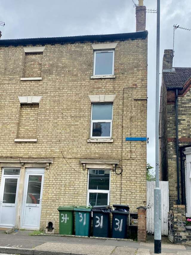 4 bedroom terraced house to rent