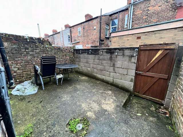 4 bedroom terraced house to rent