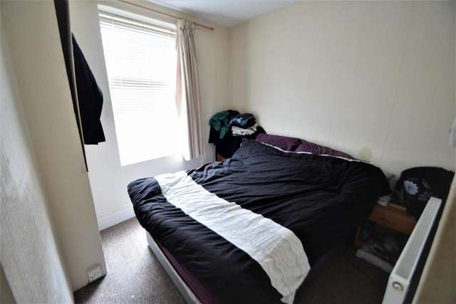 3 bedroom flat for sale