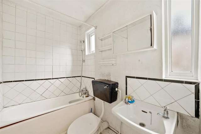 3 bedroom maisonette for sale