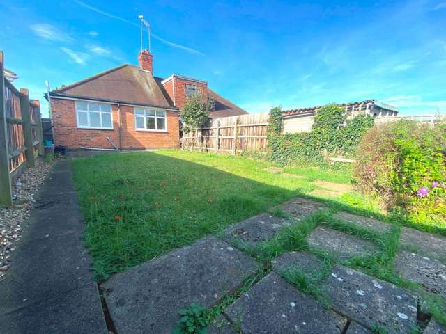 2 bedroom semi-detached bungalow for sale