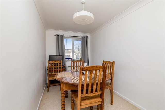 3 bedroom flat for sale