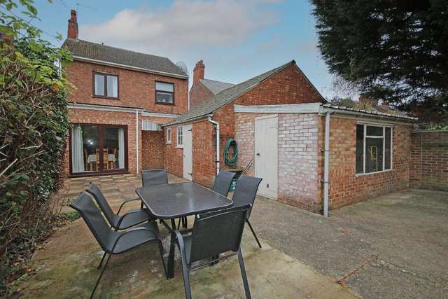 3 bedroom detached house for sale