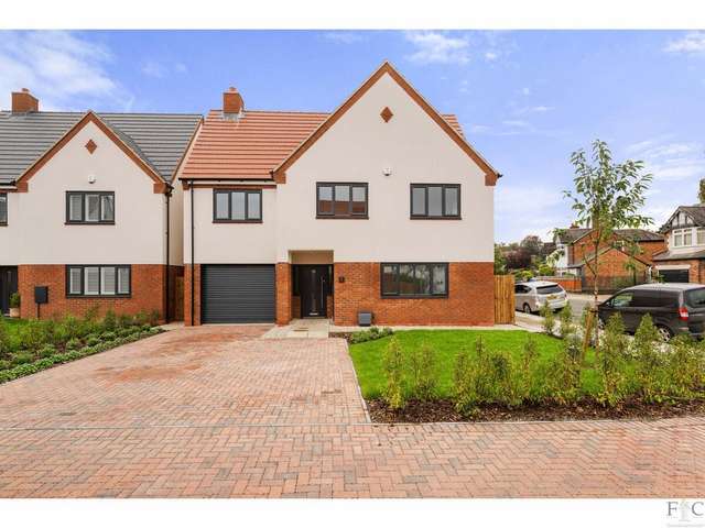 5 bedroom detached house for sale