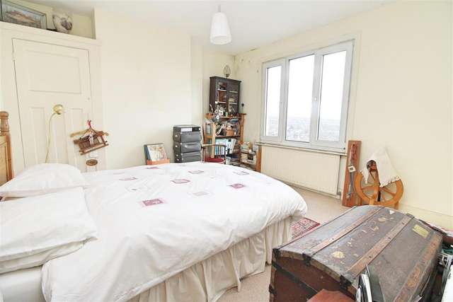 5 bedroom end of terrace house for sale