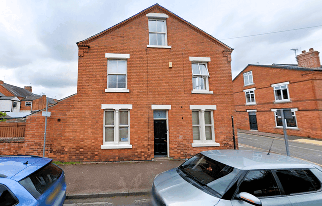 4 bedroom semi-detached house to rent