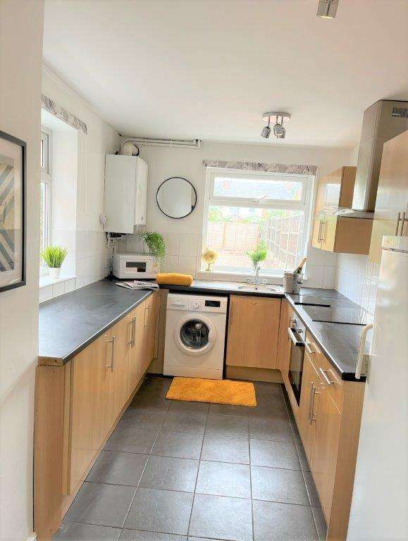 4 bedroom terraced house to rent