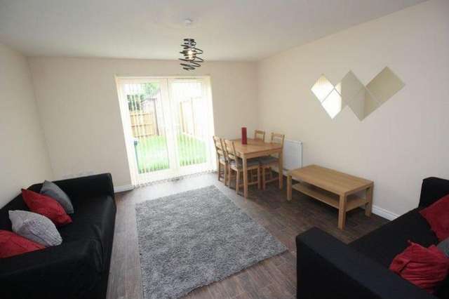 4 bedroom terraced house to rent