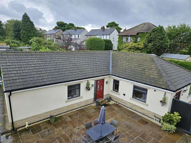 2 bedroom detached bungalow for sale