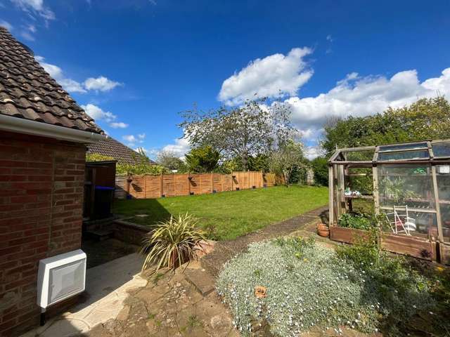 2 bedroom semi-detached bungalow for sale