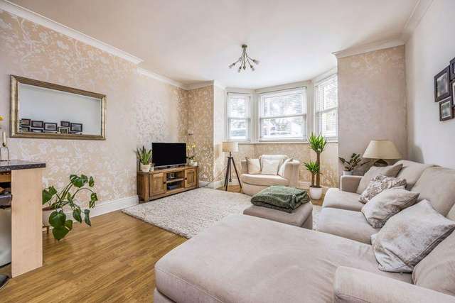 2 bedroom flat for sale