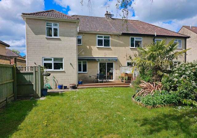 5 bedroom semi-detached house for sale