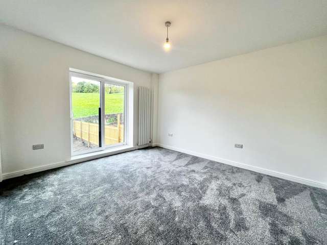 4 bedroom detached house to rent