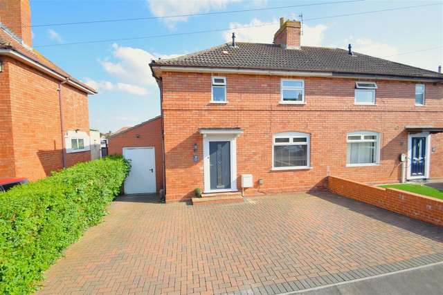 3 bedroom semi-detached house for sale