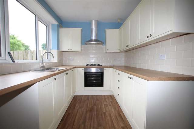 3 bedroom semi-detached house to rent