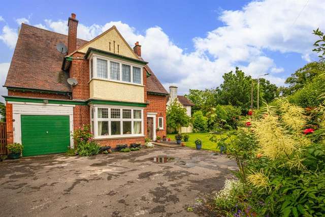 5 bedroom detached house for sale