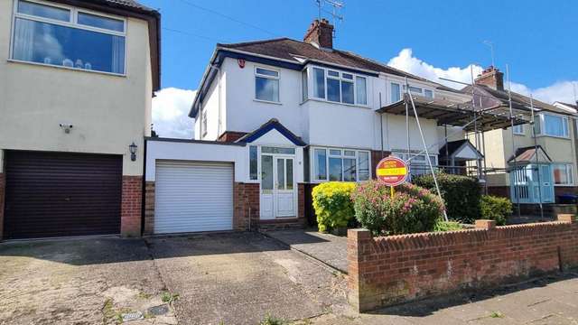 3 bedroom semi-detached house for sale