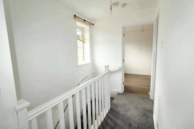 3 bedroom semi-detached house to rent