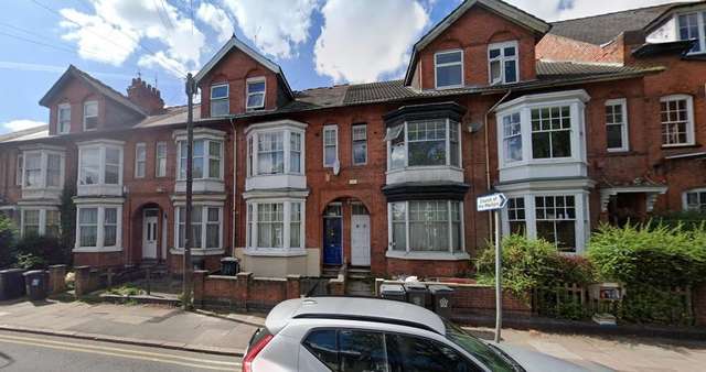 5 bedroom terraced house to rent