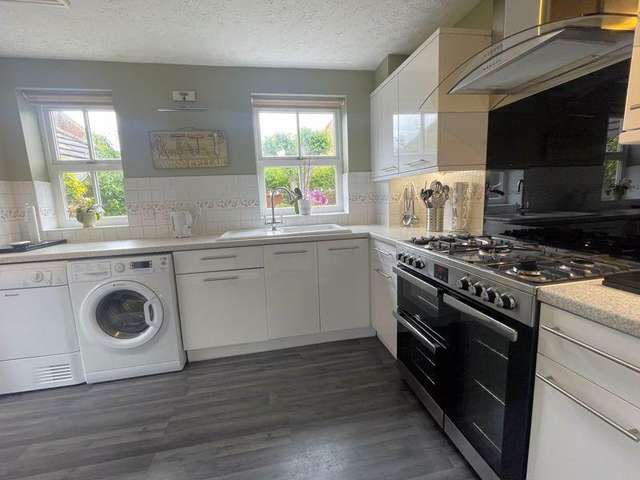 3 bedroom detached house to rent