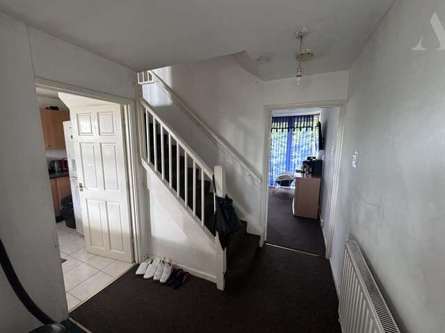 3 bedroom flat for sale