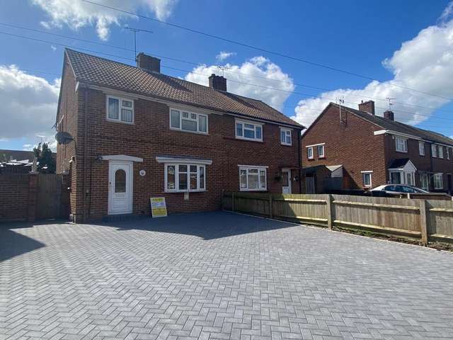 3 bedroom semi-detached house to rent