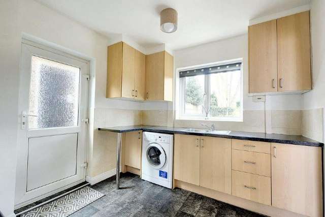 3 bedroom semi-detached house to rent