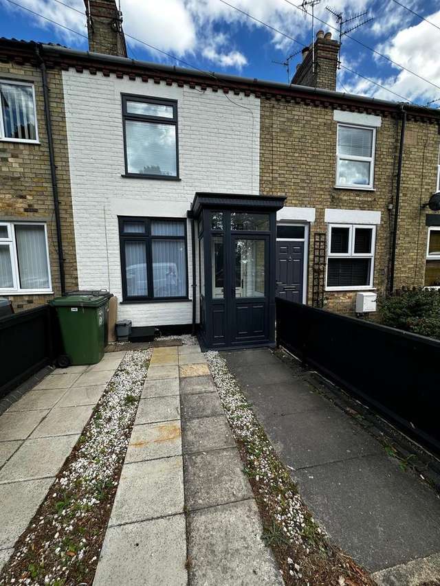 2 bedroom terraced house to rent