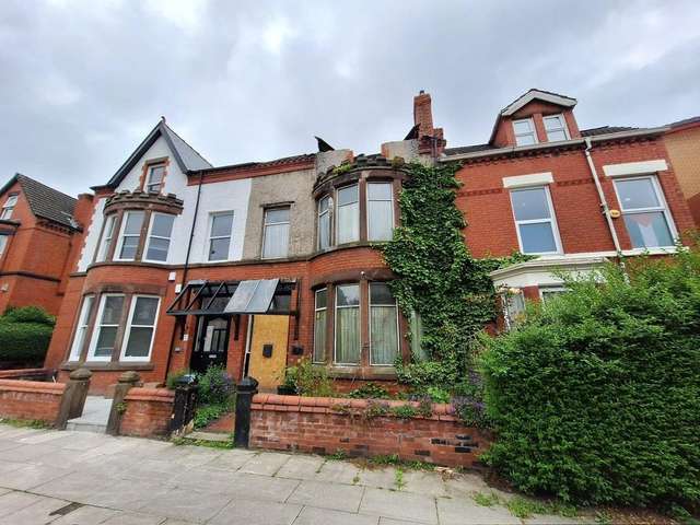 6 bedroom terraced house for sale