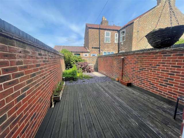 2 bedroom terraced house to rent