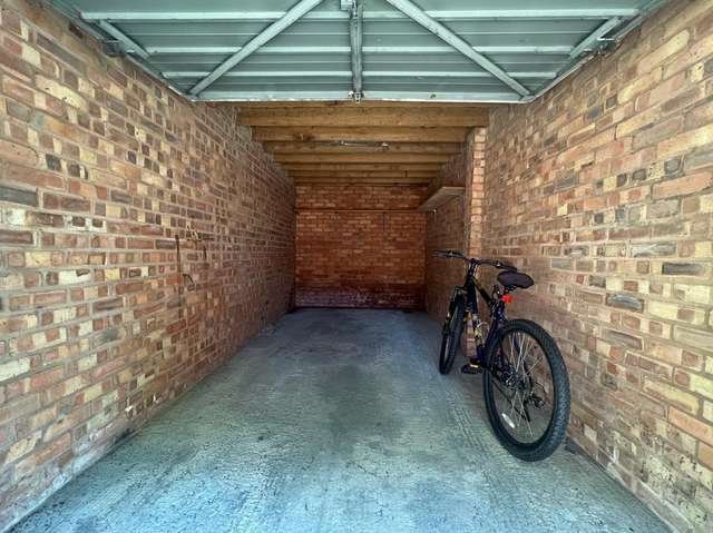 Garage to rent