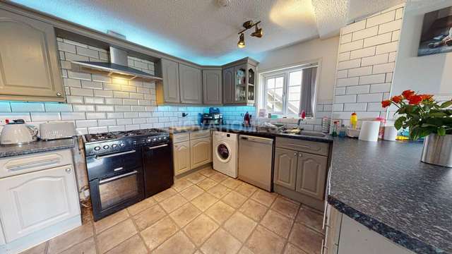 4 bedroom end of terrace house for sale