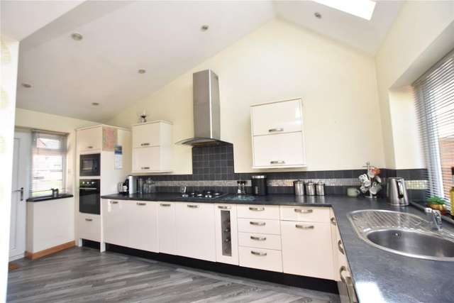 2 bedroom detached house for sale